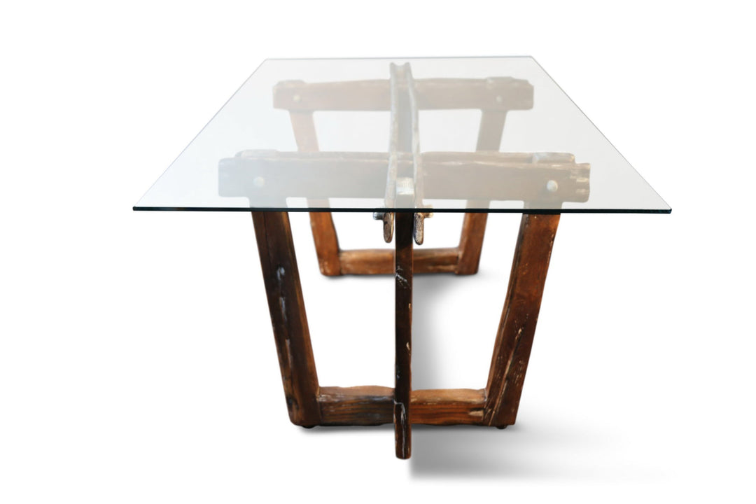 FRAMS Dining Table